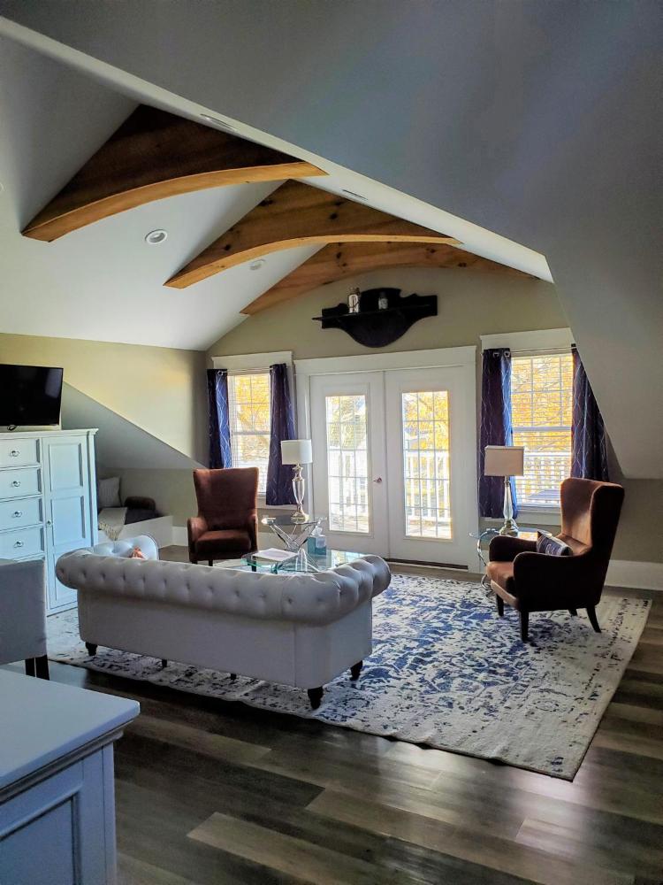 Deluxe King Room (First Mate's) interior